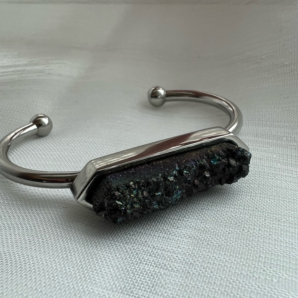 Kinsley Armelle Silver Raven Bangle